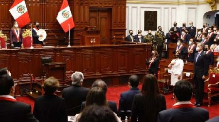 Pedro Castillo jura como nuevo presidente de Perú