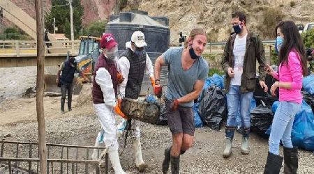 El francés Alexis Dessard y decenas de voluntarios...
