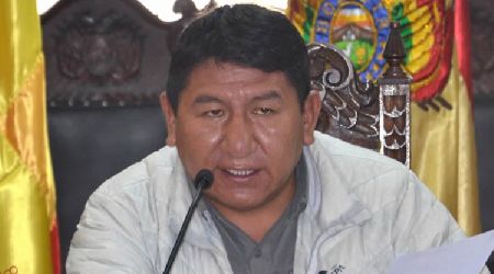 Comisión del MAS investigará  al gobernador de su...